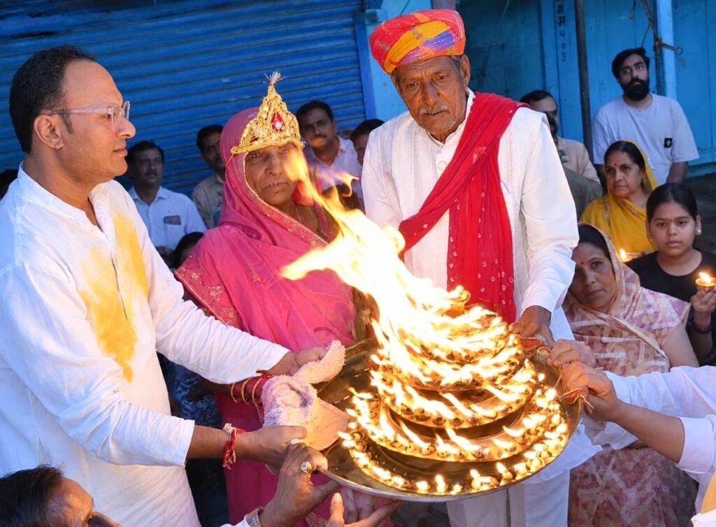 पर्युषण पर्व के पांचवें दिन जन्मवाचन पर गूंजा भगवान महावीर का जयघोष, 14 स्वप्नों के भव्य वरघोड़े से भक्तिमय हुआ झकनावदा 2 पर्युषण पर्व के पांचवें दिन जन्मवाचन पर गूंजा भगवान महावीर का जयघोष, 14 स्वप्नों के भव्य वरघोड़े से भक्तिमय हुआ झकनावदा | New India Times