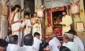 पर्युषण पर्व के पांचवें दिन जन्मवाचन पर गूंजा भगवान महावीर का जयघोष, 14 स्वप्नों के भव्य वरघोड़े से भक्तिमय हुआ झकनावदा