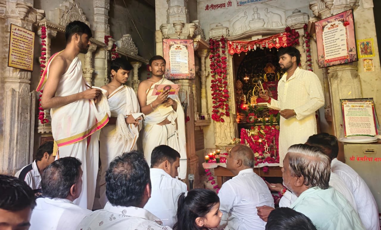 पर्युषण पर्व के पांचवें दिन जन्मवाचन पर गूंजा भगवान महावीर का जयघोष, 14 स्वप्नों के भव्य वरघोड़े से भक्तिमय हुआ झकनावदा 1 पर्युषण पर्व के पांचवें दिन जन्मवाचन पर गूंजा भगवान महावीर का जयघोष, 14 स्वप्नों के भव्य वरघोड़े से भक्तिमय हुआ झकनावदा | New India Times