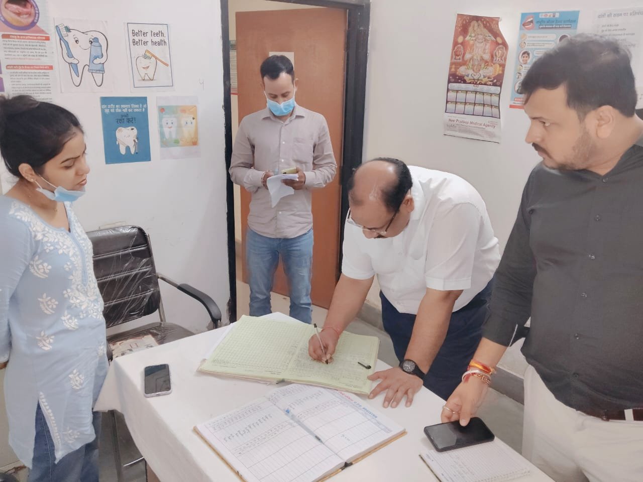 बाढ़ के बीच स्वास्थ्य सेवाओं की हकीकत परखने निकले सीएमओ, सीएचसी सहित दो बाढ़ राहत चौकियों का किया औचक निरीक्षण 1 बाढ़ के बीच स्वास्थ्य सेवाओं की हकीकत परखने निकले सीएमओ, सीएचसी सहित दो बाढ़ राहत चौकियों का किया औचक निरीक्षण | New India Times