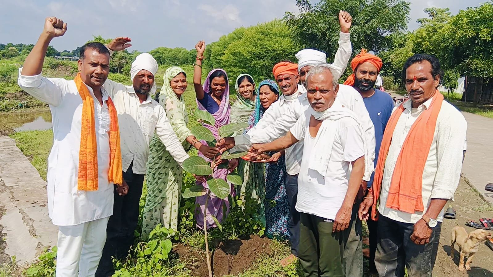 धार्मिक आस्था के साथ पर्यावरण संरक्षण की पहल, वार्डवासियों ने पूजन कर रोपे बरगद, पीपल और नीम के पौधे 1 धार्मिक आस्था के साथ पर्यावरण संरक्षण की पहल, वार्डवासियों ने पूजन कर रोपे बरगद, पीपल और नीम के पौधे | New India Times
