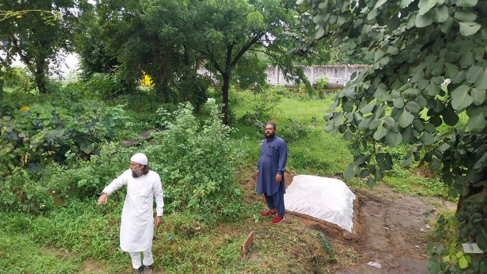 लालघाटी-हलालपुरा कब्रिस्तान बदहाली का शिकार,ज़िम्मेदार कौन, कब्रिस्तान की सुरक्षा समिति, वक़्फ़ बोर्ड या फिर मुस्लिम समाज??? | New India Times