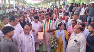 फसल मुआवजा और जनसमस्याओं को लेकर महाराजपुर में गरजे हर्ष यादव, 20 सूत्रीय ज्ञापन सौंपा