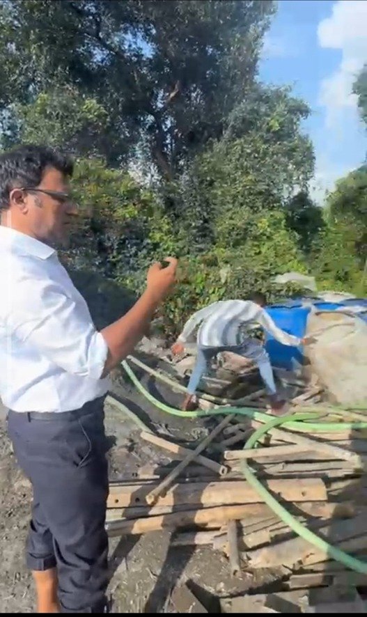 मालजीपाड़ा में अवैध गांवठी शराब भट्ठियों पर छापा, 5,600 लीटर कच्चा माल नष्ट; 3.77 लाख का मुद्देमाल जब्त 1 मालजीपाड़ा में अवैध गांवठी शराब भट्ठियों पर छापा, 5,600 लीटर कच्चा माल नष्ट; 3.77 लाख का मुद्देमाल जब्त | New India Times