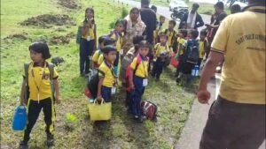 स्कूली बच्चों से भरी तूफान वाहन की कार से ज़ोरदार टक्कर, 17 मासूम बाल-बाल बचे