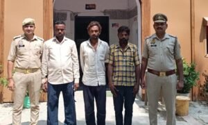 जलती चिता की आग में मीट पकाने के आरोप में तीन गिरफ्तार