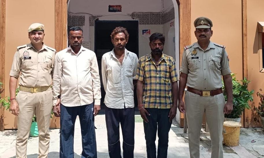 जलती चिता की आग में मीट पकाने के आरोप में तीन गिरफ्तार 1 जलती चिता की आग में मीट पकाने के आरोप में तीन गिरफ्तार | New India Times