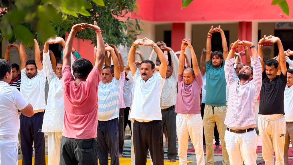 आयुर्वेद दिवस पर ध्यान एवं योग सत्र में शामिल हुए पूर्व मंत्री डॉ. सतीश द्विवेदी, स्वस्थ जीवनशैली अपनाने का दिया संदेश 2 आयुर्वेद दिवस पर ध्यान एवं योग सत्र में शामिल हुए पूर्व मंत्री डॉ. सतीश द्विवेदी, स्वस्थ जीवनशैली अपनाने का दिया संदेश | New India Times