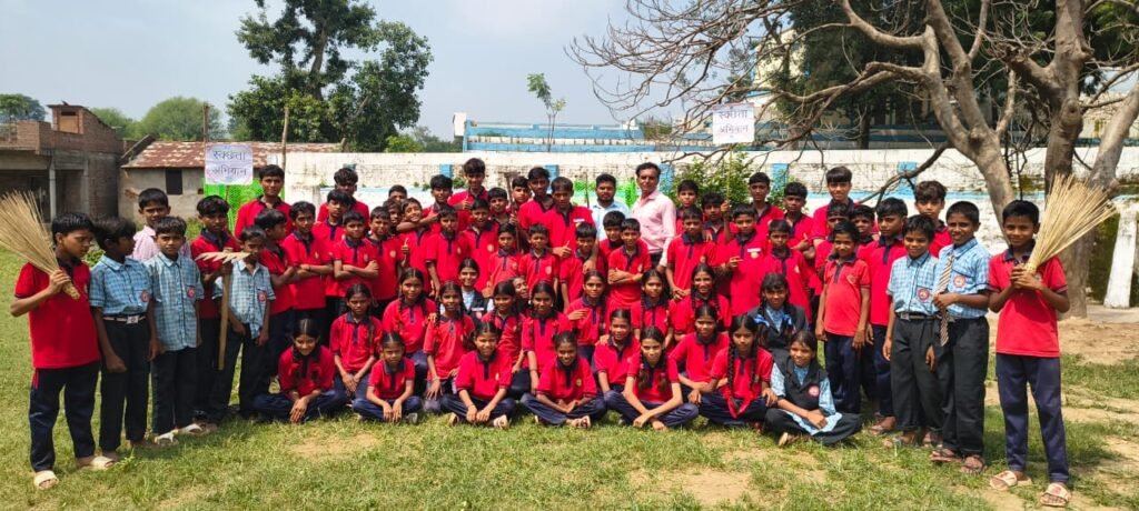 संत तरेसा हाई स्कूल पंचकुई में स्वच्छता अभियान आयोजित, विद्यार्थियों ने दिया स्वच्छता का संदेश 3 संत तरेसा हाई स्कूल पंचकुई में स्वच्छता अभियान आयोजित, विद्यार्थियों ने दिया स्वच्छता का संदेश | New India Times