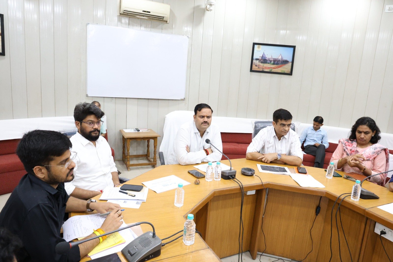 जनकल्याणकारी योजनाओं का प्रभावी क्रियान्वयन और शिकायतों का त्वरित निराकरण सुनिश्चित करें: संभागायुक्त शर्मा | New India Times