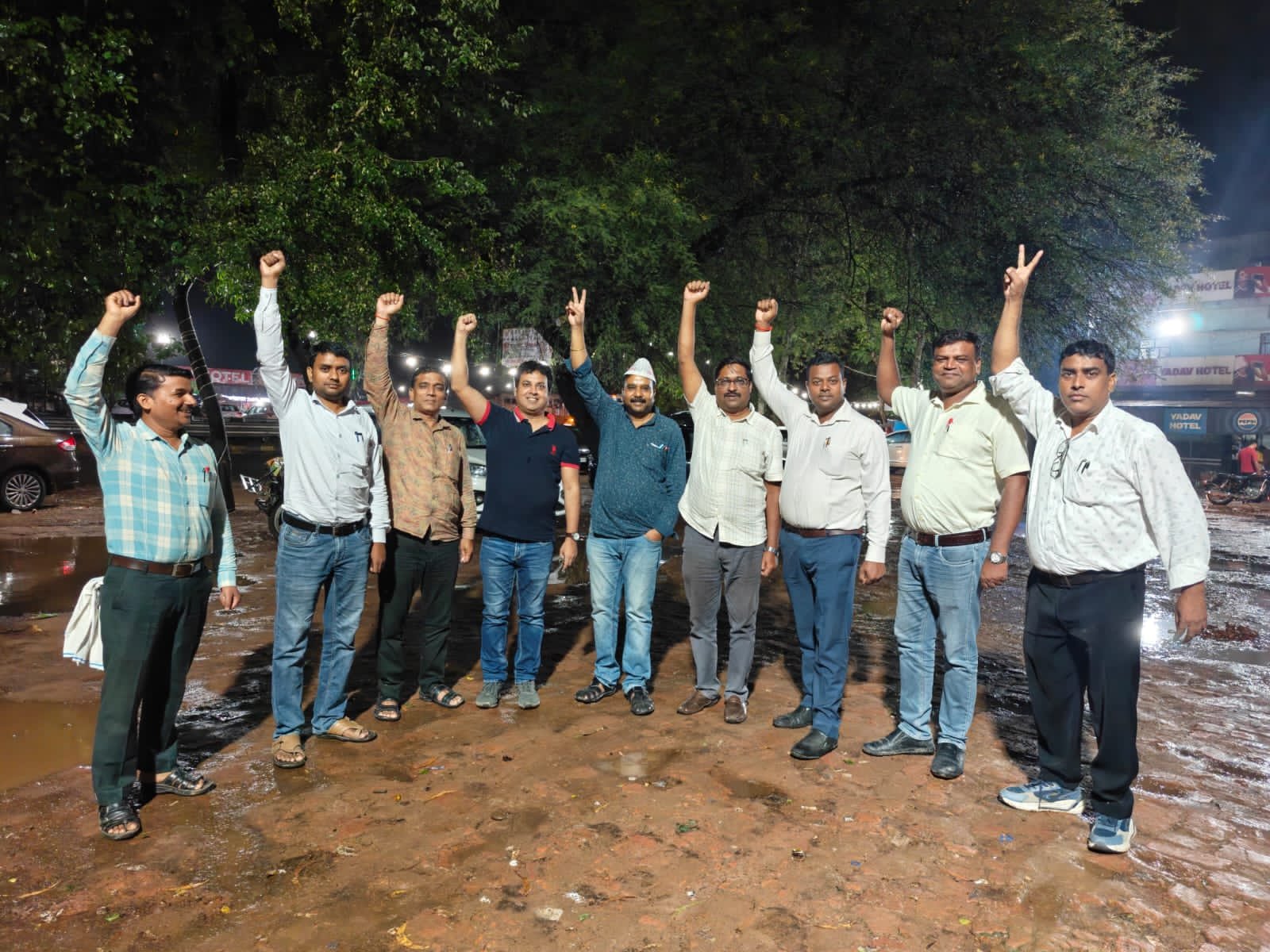 पेंशन शंखनाद महारैली के लिए सैकड़ों शिक्षक-कर्मचारी लखनऊ रवाना 1 पेंशन शंखनाद महारैली के लिए सैकड़ों शिक्षक-कर्मचारी लखनऊ रवाना | New India Times