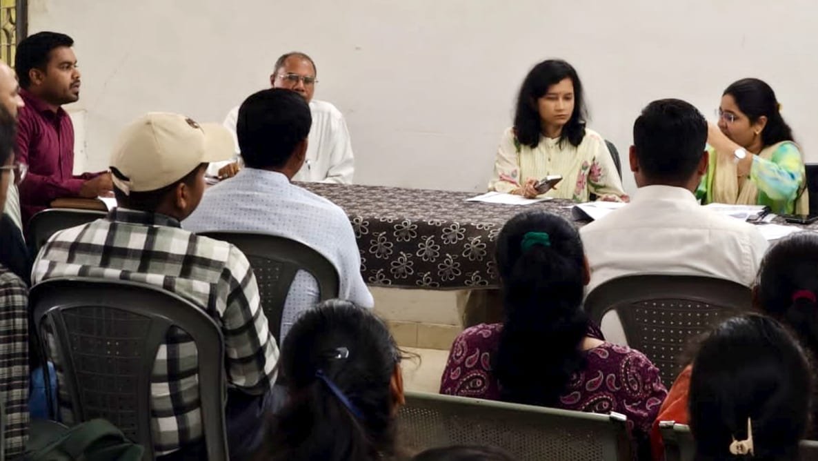 लापरवाही पर चार पटवारियों की एक वेतन-वृद्धि रोकी 1 लापरवाही पर चार पटवारियों की एक वेतन-वृद्धि रोकी | New India Times