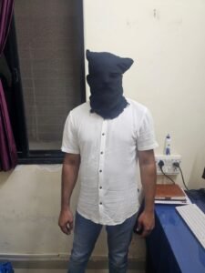 नाकाबंदी के दौरान दो देसी पिस्तौल के साथ आरोपी गिरफ्तार, 20.50 लाख का मुद्देमाल जब्त