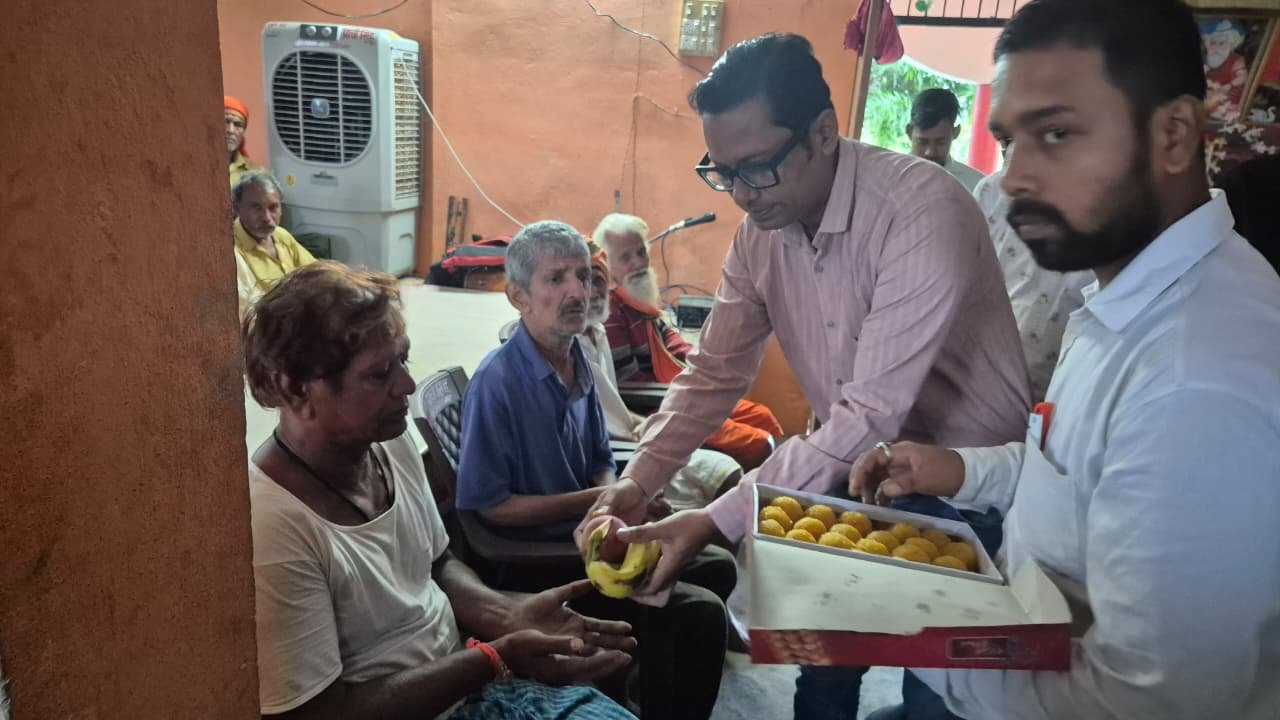 वृद्धाश्रम में फल बांटकर मनाया विश्व फार्मासिस्ट दिवस, उत्कृष्ट सेवा करने वाले फार्मासिस्ट हुए सम्मानित 1 वृद्धाश्रम में फल बांटकर मनाया विश्व फार्मासिस्ट दिवस, उत्कृष्ट सेवा करने वाले फार्मासिस्ट हुए सम्मानित | New India Times