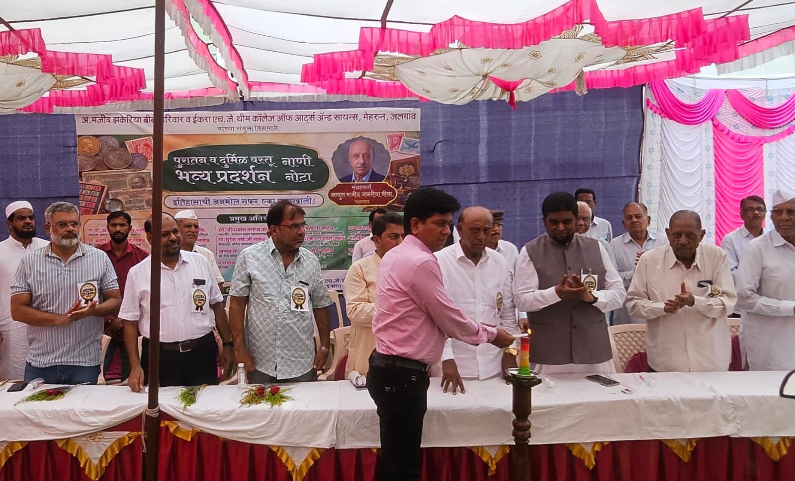 जलगांव में पुरातन सिक्कों, नोटों और दुर्लभ ऐतिहासिक वस्तुओं की भव्य प्रदर्शनी 1 जलगांव में पुरातन सिक्कों, नोटों और दुर्लभ ऐतिहासिक वस्तुओं की भव्य प्रदर्शनी | New India Times