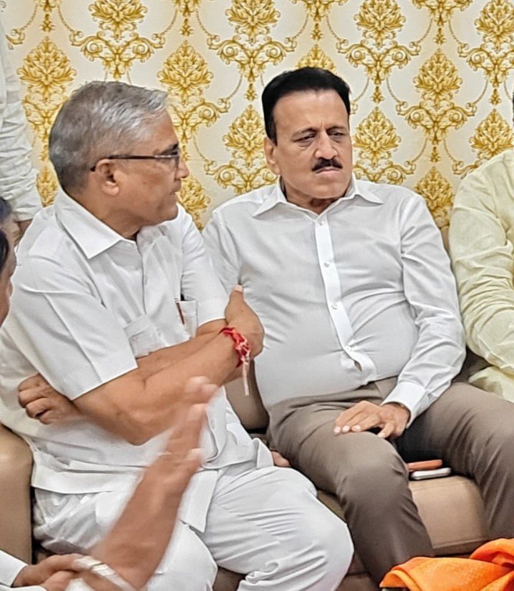 केंद्रीय कमेटी के कारण देर से मिलेगा पैकेज ? पंचनामे आरंभ - गिरीश महाजन 2 केंद्रीय कमेटी के कारण देर से मिलेगा पैकेज ? पंचनामे आरंभ - गिरीश महाजन | New India Times