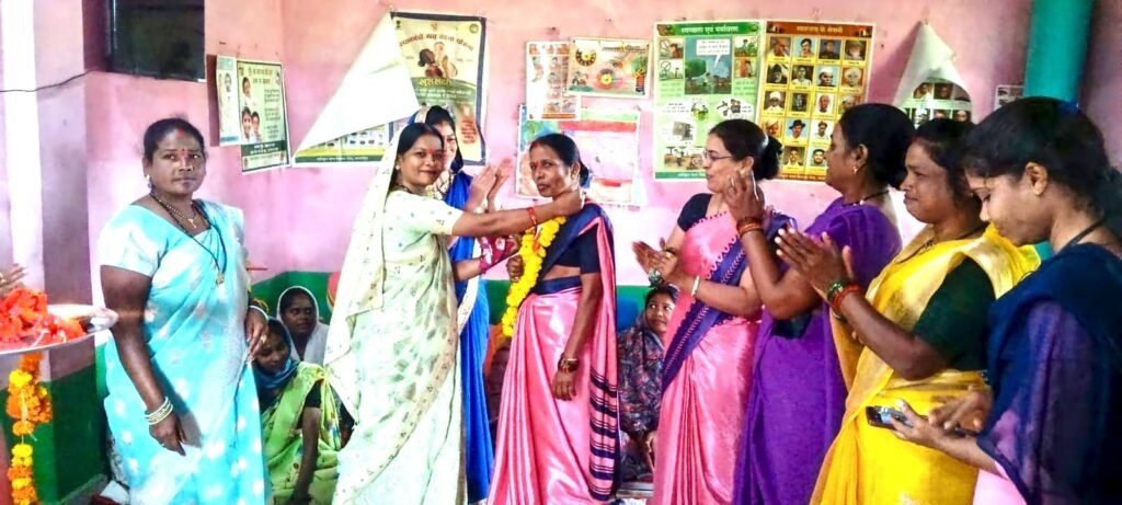 लाड़ली बहना और मातृत्व वंदना योजनाओं पर फोकस, जमकुंडा में मनाया गया आंगन मिलन उत्सव 2 लाड़ली बहना और मातृत्व वंदना योजनाओं पर फोकस, जमकुंडा में मनाया गया आंगन मिलन उत्सव | New India Times