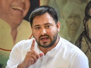 तेजस्वी यादव का बड़ा दावा: ‘दो चुनाव आयुक्तों का खुलासा तो सिर्फ आइस ब्रेकिंग, आगे और होगा पर्दाफाश ’ 1 तेजस्वी यादव का बड़ा दावा: ‘दो चुनाव आयुक्तों का खुलासा तो सिर्फ आइस ब्रेकिंग, आगे और होगा पर्दाफाश ’ | New India Times