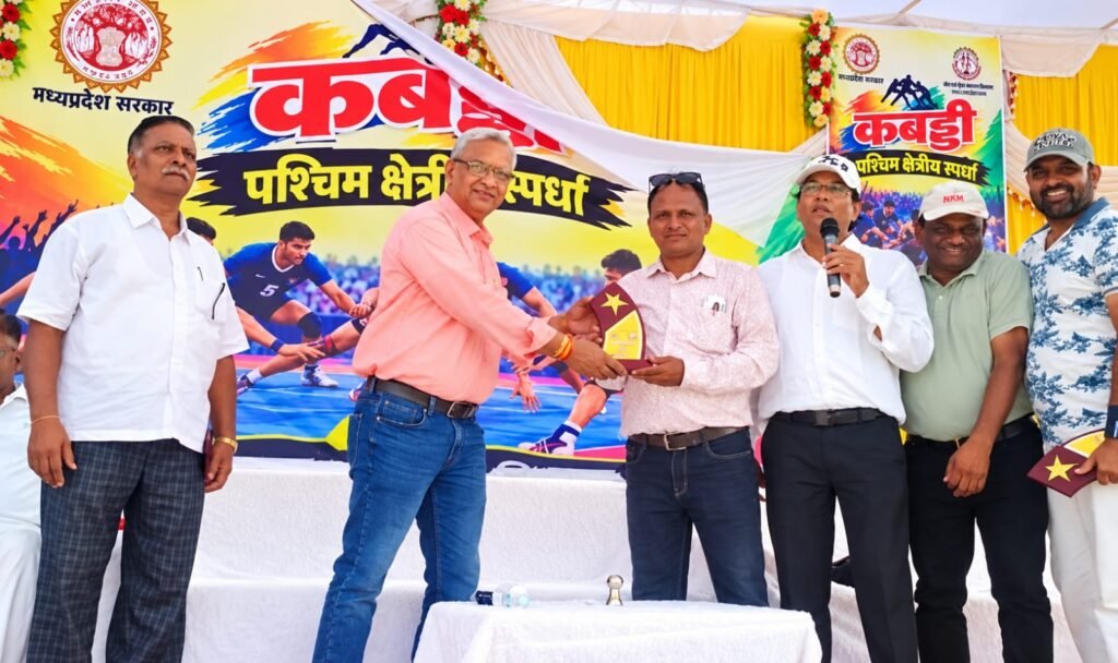 कबड्डी में झाबुआ की बेटियों का शानदार प्रदर्शन, बालक-बालिका दोनों वर्गों में जिला विजेता; 8 खिलाड़ियों का राज्य स्तरीय चयन 2 कबड्डी में झाबुआ की बेटियों का शानदार प्रदर्शन, बालक-बालिका दोनों वर्गों में जिला विजेता; 8 खिलाड़ियों का राज्य स्तरीय चयन | New India Times