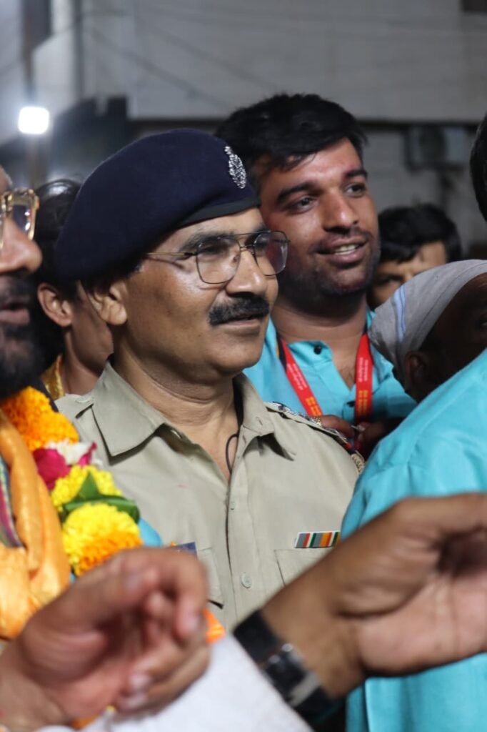 त्योहारों से VIP बंदोबस्त तक ट्रैफिक पुलिस की सराहनीय कार्यप्रणाली, शांति समिति व जुलूस कमेटी ने जताया आभार 2 त्योहारों से VIP बंदोबस्त तक ट्रैफिक पुलिस की सराहनीय कार्यप्रणाली, शांति समिति व जुलूस कमेटी ने जताया आभार | New India Times