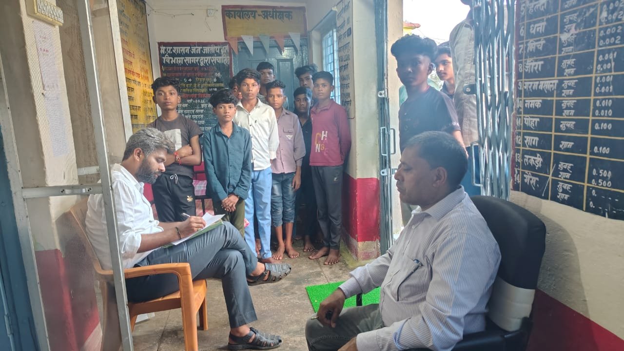 महाराजपुर के छात्रावासों में नायब तहसीलदार का औचक निरीक्षण, अनियमितताओं पर पंचनामा तैयार 1 महाराजपुर के छात्रावासों में नायब तहसीलदार का औचक निरीक्षण, अनियमितताओं पर पंचनामा तैयार | New India Times