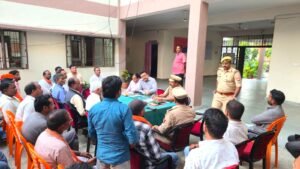 इटवा थाने पर पीस कमेटी की बैठक सम्पन्न, दशहरा पर्व को लेकर सौहार्दपूर्ण माहौल बनाए रखने की अपील