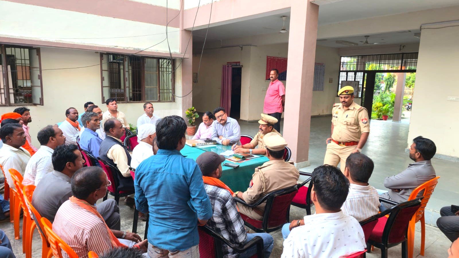 इटवा थाने पर पीस कमेटी की बैठक सम्पन्न, दशहरा पर्व को लेकर सौहार्दपूर्ण माहौल बनाए रखने की अपील | New India Times