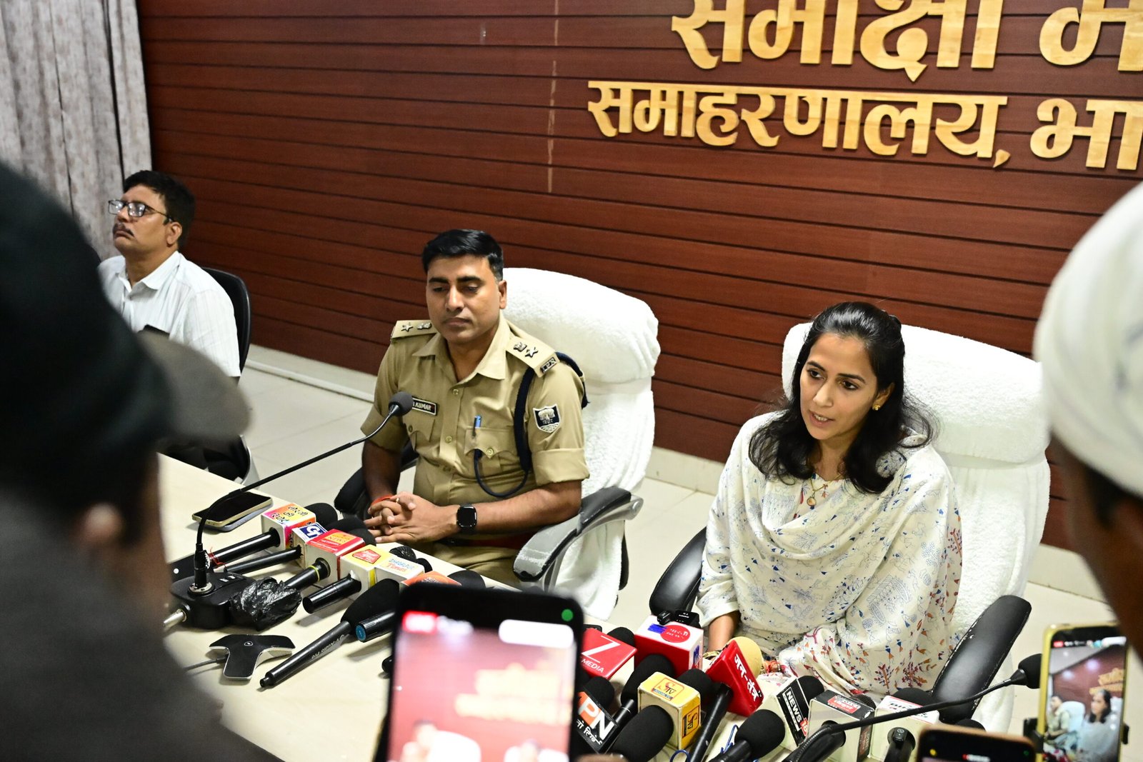 विक्रमशिला पुल पर आवागमन बंद होने के बाद वैकल्पिक यातायात व फेरी सेवा की व्यवस्था, जिलाधिकारी ने तैयारियों की समीक्षा की | New India Times