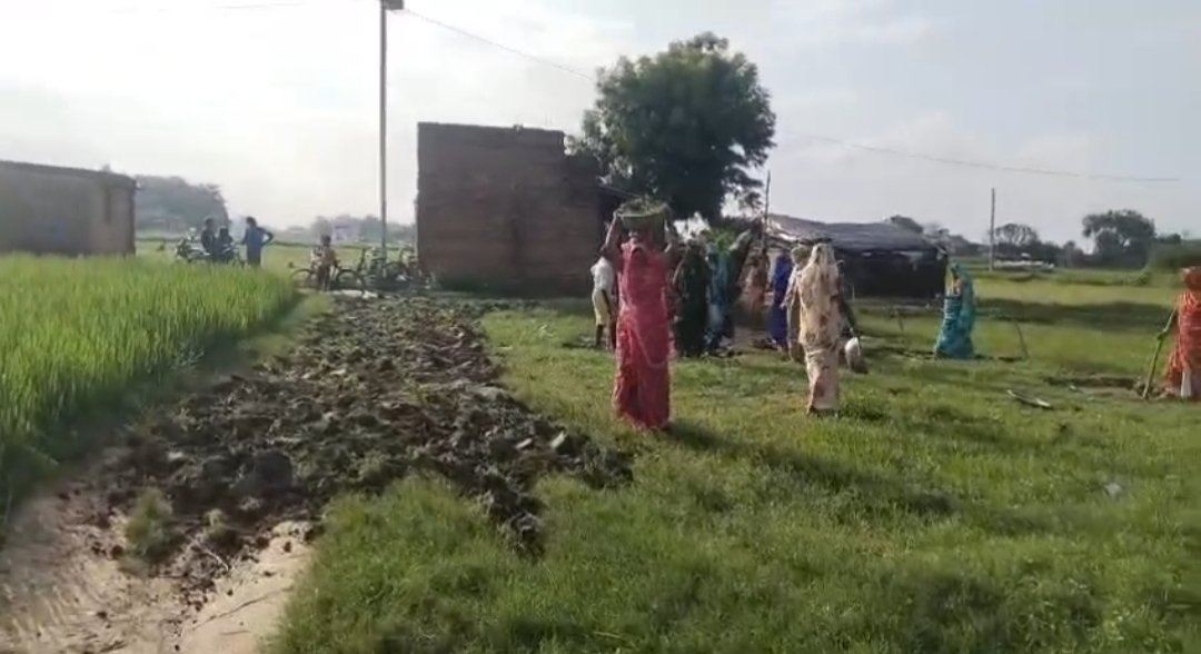छात्रों के प्रदर्शन के बाद प्रशासन का एक्शन, स्कूल के रास्ते का निर्माण शुरू 1 छात्रों के प्रदर्शन के बाद प्रशासन का एक्शन, स्कूल के रास्ते का निर्माण शुरू | New India Times