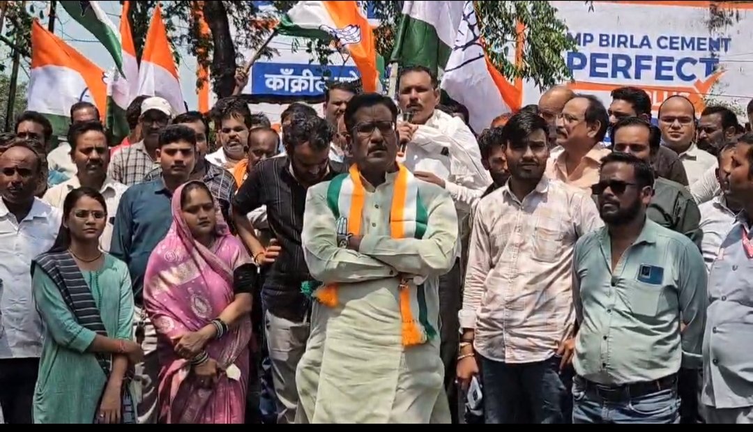 कानून व्यवस्था छोड़ राजनीतिक जी-हुजूरी में व्यस्त है पुलिस प्रशासन: हर्ष यादव। देवरी में कांग्रेस ने डीजीपी के नाम सौंपा 8 सूत्रीय ज्ञापन, अवैध शराब, नशे, जुआ-सट्टा और बढ़ते अपराधों पर जताई चिंता 1 कानून व्यवस्था छोड़ राजनीतिक जी-हुजूरी में व्यस्त है पुलिस प्रशासन: हर्ष यादव। देवरी में कांग्रेस ने डीजीपी के नाम सौंपा 8 सूत्रीय ज्ञापन, अवैध शराब, नशे, जुआ-सट्टा और बढ़ते अपराधों पर जताई चिंता | New India Times