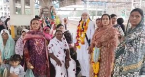 मेघनगर से सैकड़ों जायरीन उमरा के लिए रवाना, मुल्क में अमन-चैन की दुआ की अपील