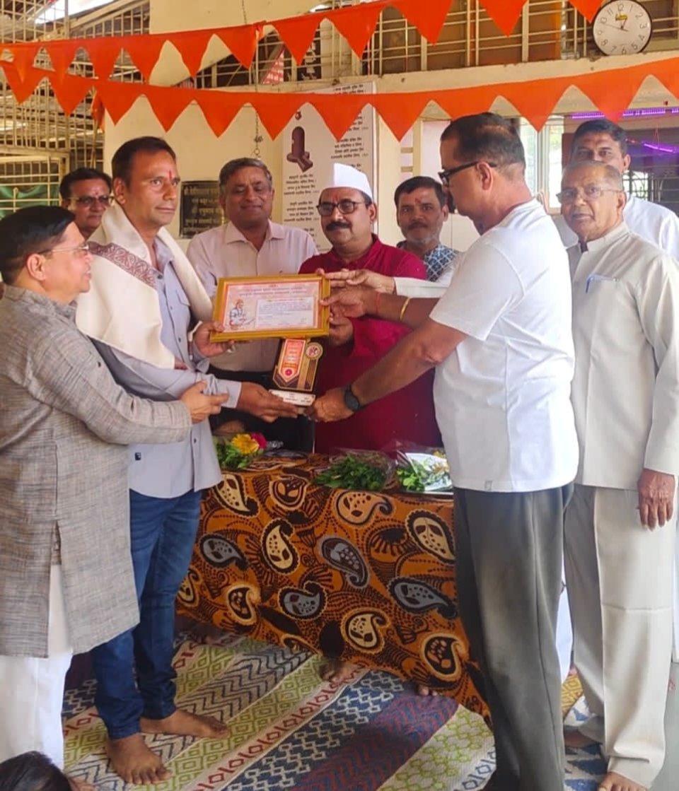 जनहित की आवाज बने अजय बोरेले का हुआ भव्य सत्कार, पुष्पकुंज की सड़क पूर्ण कराने में निभाई अहम भूमिका 1 जनहित की आवाज बने अजय बोरेले का हुआ भव्य सत्कार, पुष्पकुंज की सड़क पूर्ण कराने में निभाई अहम भूमिका | New India Times