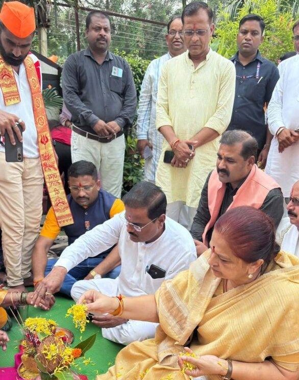 51 शक्तिपीठों की पवित्र माटी-जल और 51 बैलगाड़ियों की अनोखी यात्रा का अर्चना चिटनिस ने किया शुभारंभ | New India Times