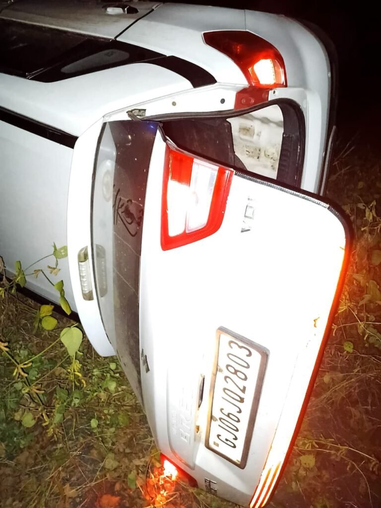 NH-47 पर कार दुर्घटना में फंसे चालक को डायल-112 FRV-08 टीम ने सुरक्षित बाहर निकाला 2 NH-47 पर कार दुर्घटना में फंसे चालक को डायल-112 FRV-08 टीम ने सुरक्षित बाहर निकाला | New India Times