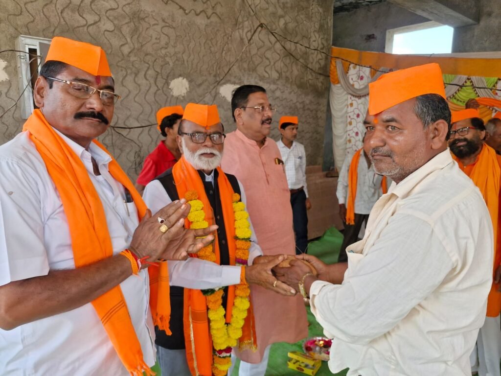 वोटर्स के शिफ्टिंग पर फंसा पेच : चुनाव आयोग ने खुला छोड़ा वोट चोरी का दरवाज़ा ?? | New India Times