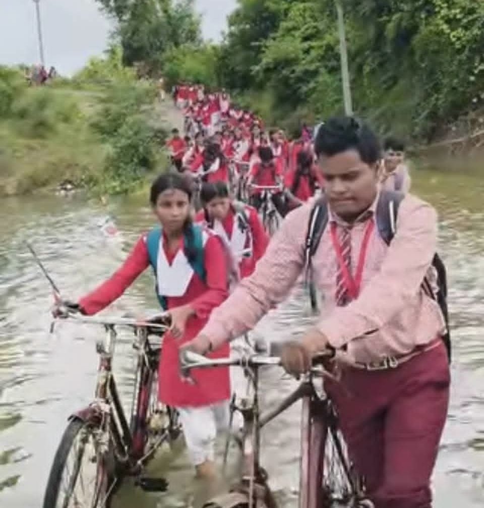 बहेरी-बहेड़ा लस्करिया पुल बना ग्रामीणों की परेशानी, ऊंचाई बढ़ाने की मांग तेज 1 बहेरी-बहेड़ा लस्करिया पुल बना ग्रामीणों की परेशानी, ऊंचाई बढ़ाने की मांग तेज | New India Times