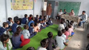 फ्लोरोसिस परीक्षण शिविर में बच्चों की जांच, पानी और यूरिन के लिए लिए गए सैंपल