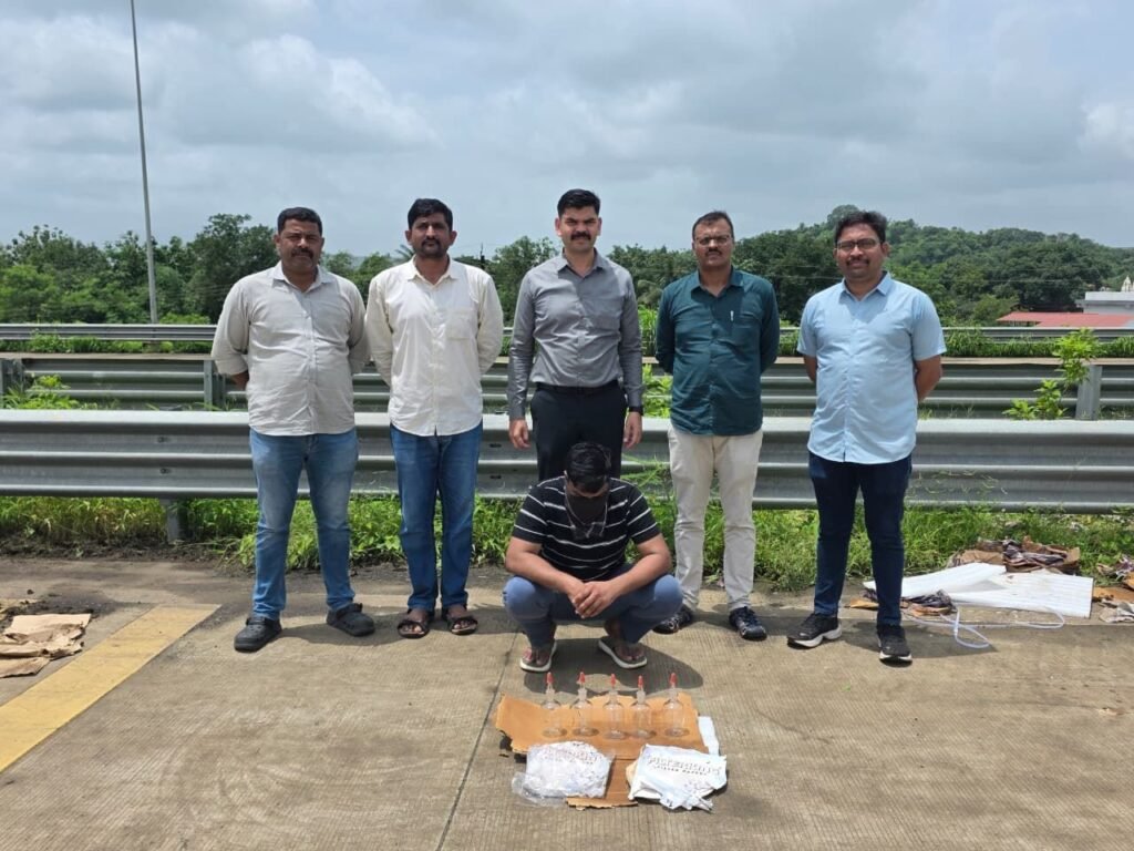 प्रयागराज में एमडी ड्रग बनाने की फैक्ट्री ध्वस्त, नालासोपारा से गुजरात तक फैले नेटवर्क के 21 आरोपी गिरफ्तार 3 प्रयागराज में एमडी ड्रग बनाने की फैक्ट्री ध्वस्त, नालासोपारा से गुजरात तक फैले नेटवर्क के 21 आरोपी गिरफ्तार | New India Times