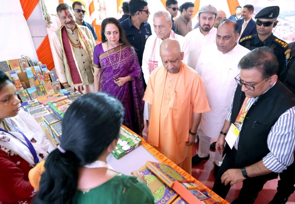 वृंदावन पहुंचे मुख्यमंत्री योगी आदित्यनाथ, 1051 करोड़ की 229 परियोजनाओं से विकास को मिलेगी रफ्तार 2 वृंदावन पहुंचे मुख्यमंत्री योगी आदित्यनाथ, 1051 करोड़ की 229 परियोजनाओं से विकास को मिलेगी रफ्तार | New India Times