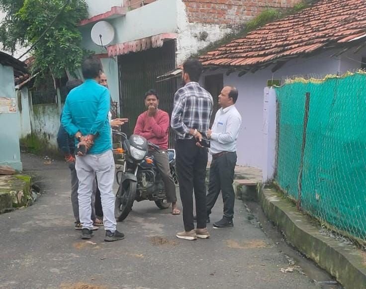लक्ष्मी वार्ड में सीएमओ ने किया निरीक्षण, नाली सफाई व स्ट्रीट लाइट की समस्याओं का लिया जायजा 2 लक्ष्मी वार्ड में सीएमओ ने किया निरीक्षण, नाली सफाई व स्ट्रीट लाइट की समस्याओं का लिया जायजा | New India Times