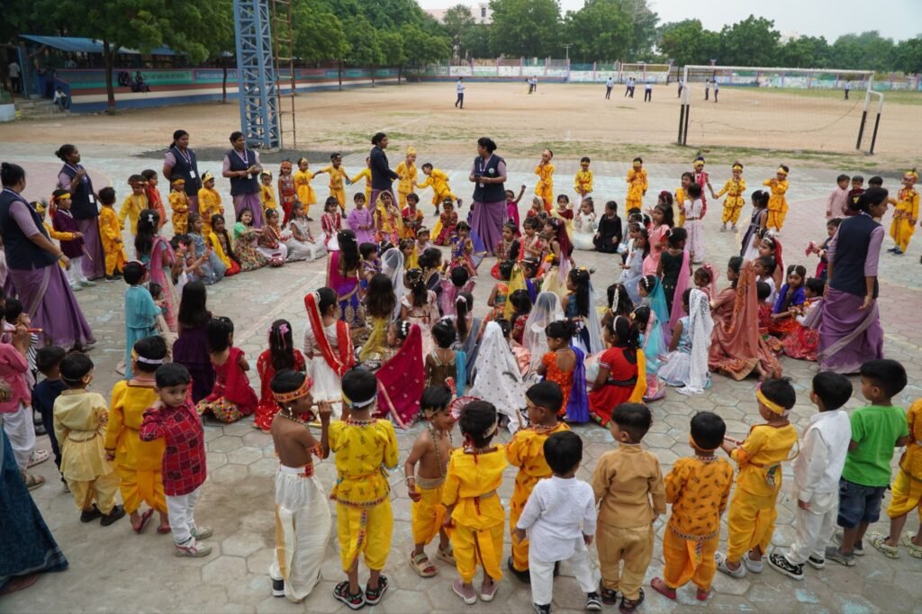 सेंट अर्नाल्ड स्कूल में हर्षोल्लास से मनाया गया जन्माष्टमी पर्व, राधा-कृष्ण के रूप में सजे नन्हे-मुन्नों ने दी मनमोहक प्रस्तुतियां 2 सेंट अर्नाल्ड स्कूल में हर्षोल्लास से मनाया गया जन्माष्टमी पर्व, राधा-कृष्ण के रूप में सजे नन्हे-मुन्नों ने दी मनमोहक प्रस्तुतियां | New India Times