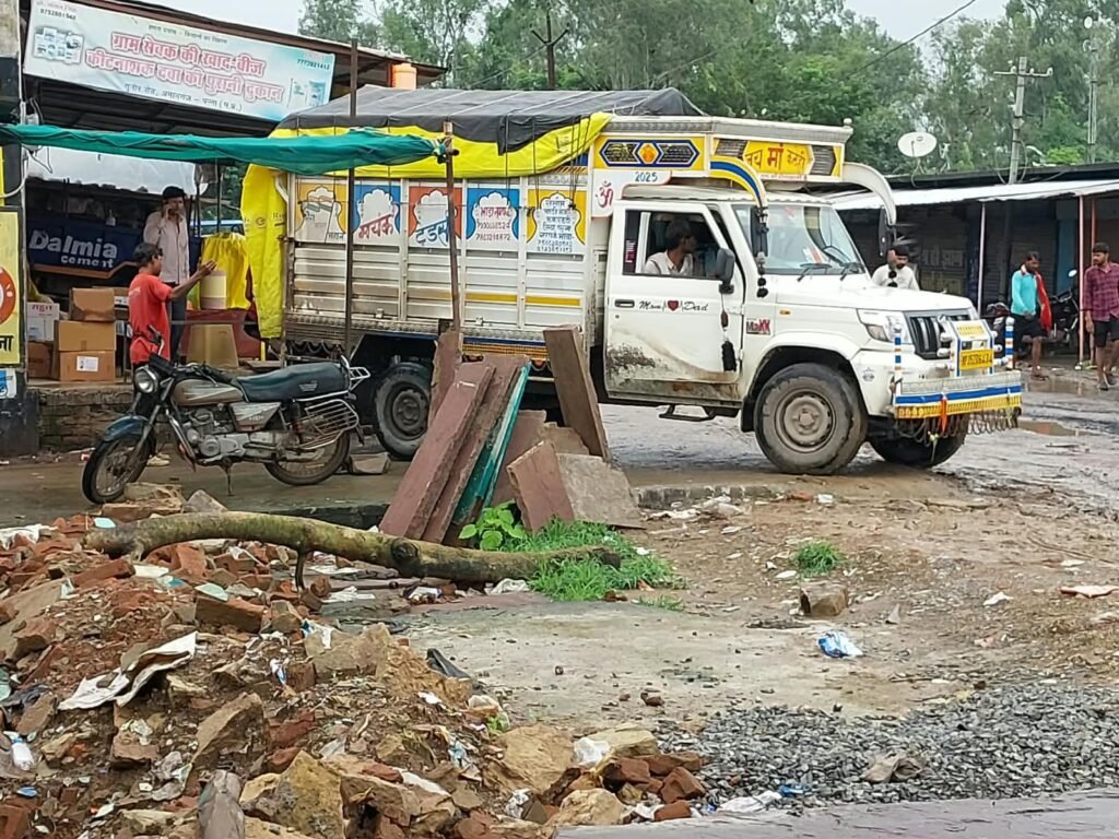 अमानगंज में मिधासन नदी का रौद्र रूप, अस्पताल-थाना और मुख्य बाजार जलमग्न; कलेक्टर-एसपी ने संभाला मोर्चा 4 अमानगंज में मिधासन नदी का रौद्र रूप, अस्पताल-थाना और मुख्य बाजार जलमग्न; कलेक्टर-एसपी ने संभाला मोर्चा | New India Times