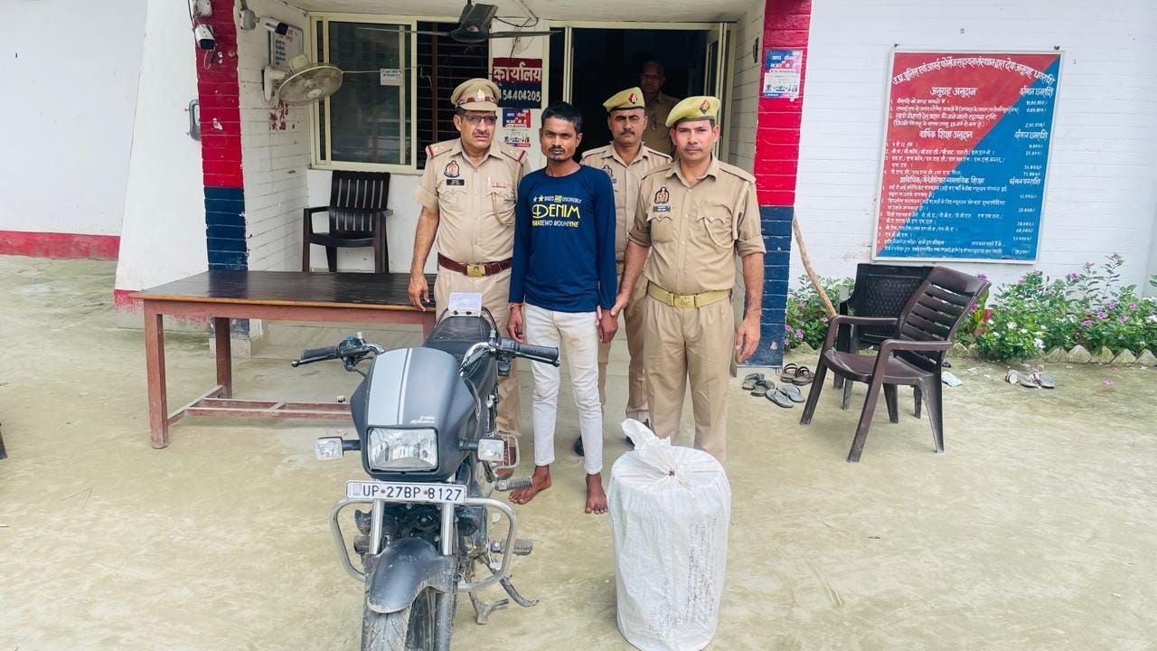 चोरी का खुलासा: जैतीपुर पुलिस ने आरोपी को दबोचा, बाइक समेत जेवर-बर्तन और नक़दी बरामद | New India Times