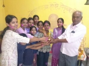 जन्माष्टमी पर सुखचैन वार्ड में हुआ मटकी फोड़ कार्यक्रम, दीपाली लोधी रहीं विजेता