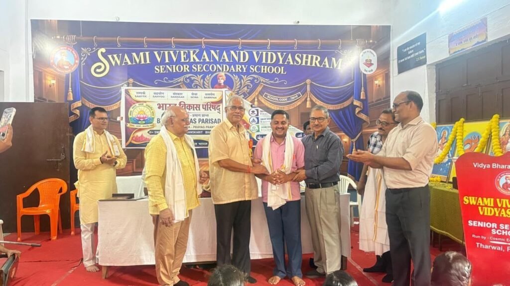 गुरु वंदन छात्र अभिनंदन कार्यक्रम में शिक्षकों व मेधावी छात्रों का सम्मान 3 गुरु वंदन छात्र अभिनंदन कार्यक्रम में शिक्षकों व मेधावी छात्रों का सम्मान | New India Times
