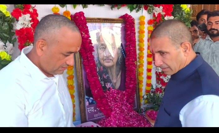 कांग्रेस प्रदेश अध्यक्ष जीतू पटवारी ने स्व. बसुधा शर्मा को अर्पित की श्रद्धांजलि 3 कांग्रेस प्रदेश अध्यक्ष जीतू पटवारी ने स्व. बसुधा शर्मा को अर्पित की श्रद्धांजलि | New India Times