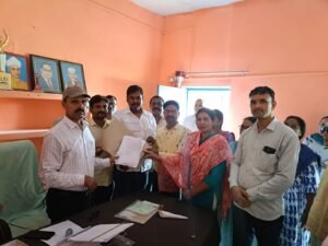 16448 शिक्षक भर्ती के शिक्षकों को चयन वेतनमान देने की मांग, शिक्षक संघ ने बीईओ को सौंपा ज्ञापन