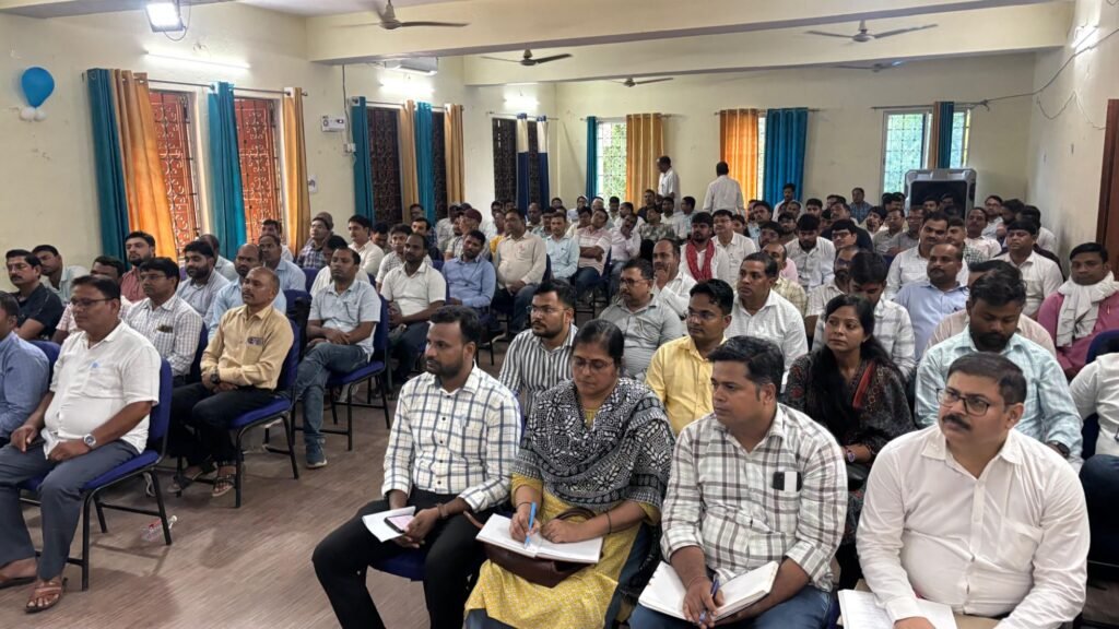जनगणना द्वितीय चरण की तैयारियों को लेकर फील्ड ट्रेनरों की बैठक, जिलाधिकारी ने दिए आवश्यक निर्देश | New India Times