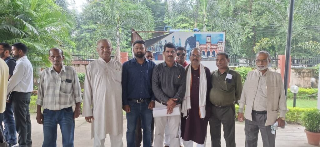 कर्मचारियों की समस्याओं को लेकर जिलाधिकारी को सौंपा ज्ञापन 2 कर्मचारियों की समस्याओं को लेकर जिलाधिकारी को सौंपा ज्ञापन | New India Times