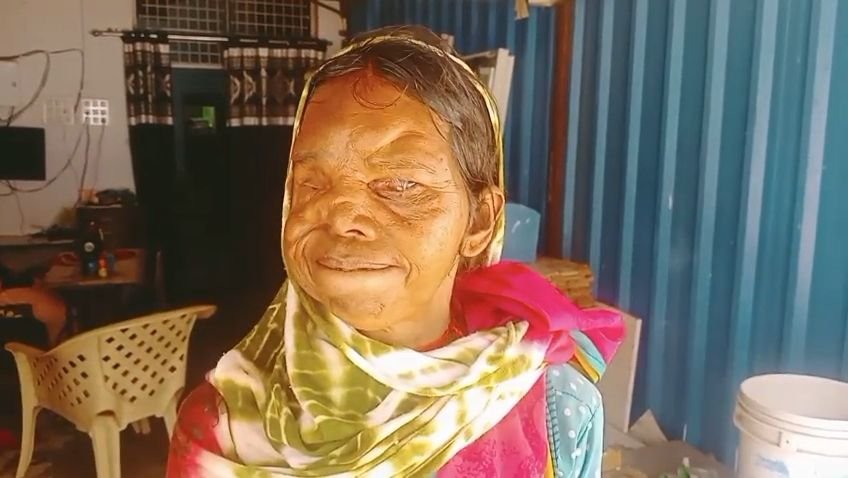 चार महीने से अटकी विधवा पेंशन, बुजुर्ग महिला 10 किमी पैदल चलकर लगा रही है अधिकारियों के चक्कर | New India Times
